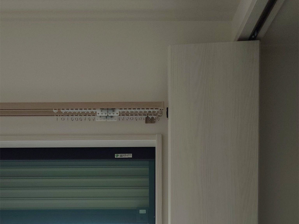 カーテンレール