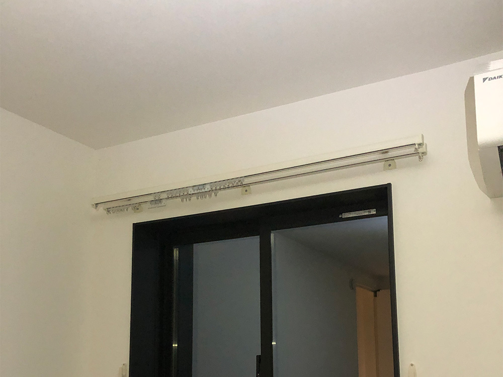 カーテンレール