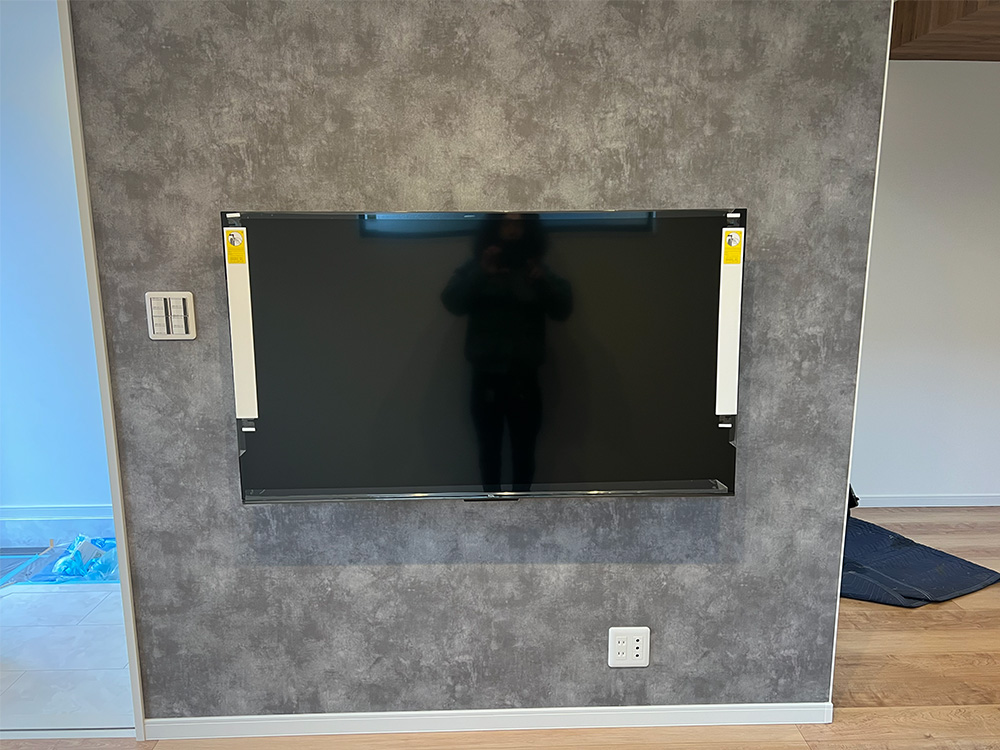 壁掛けテレビ