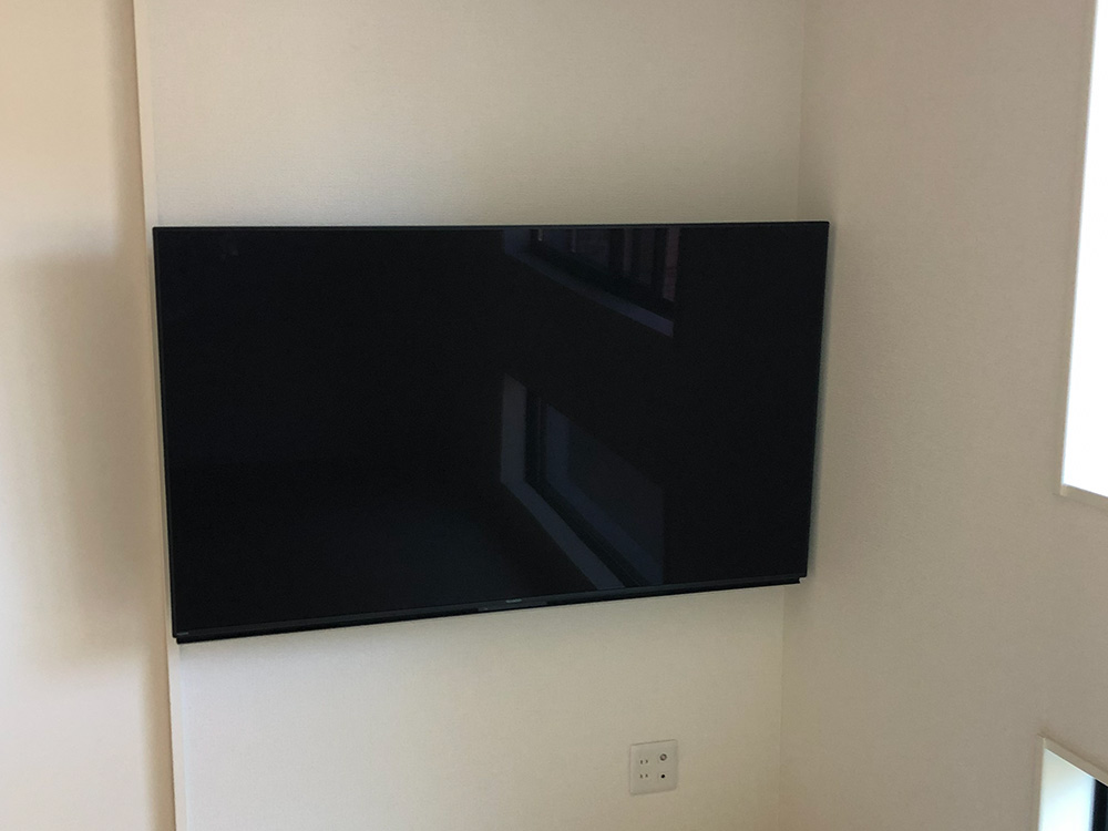 壁掛けテレビ
