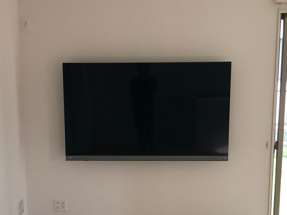 壁掛けテレビ