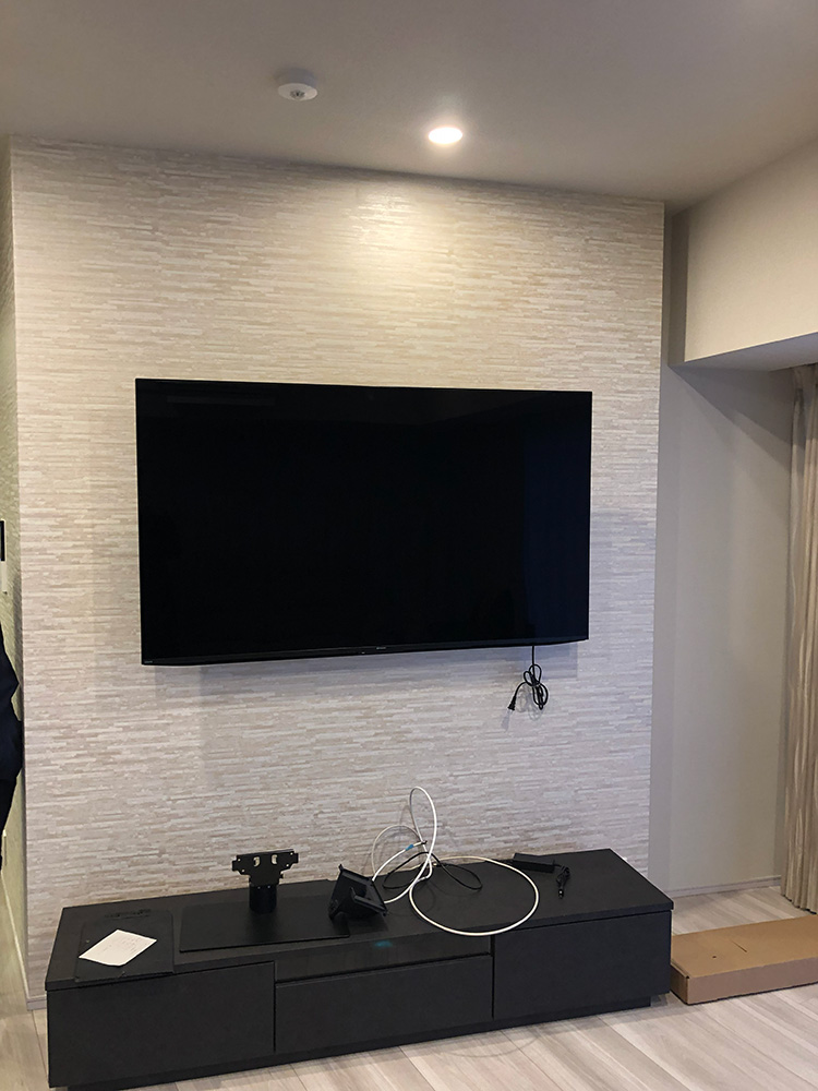 アクセントクロス　壁掛けテレビ　施工後