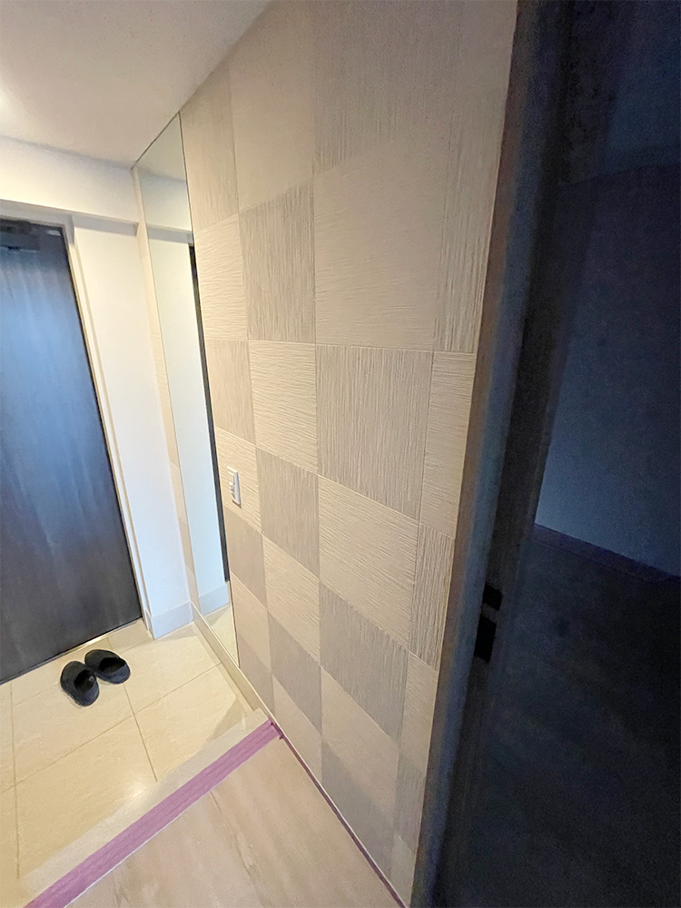 エコカラット　施工後　たけひご　ライトベージュ　廊下　オーダーミラー